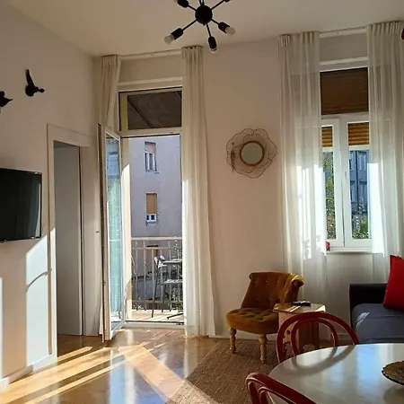 Art Apartment *