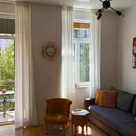 Art Apartment *